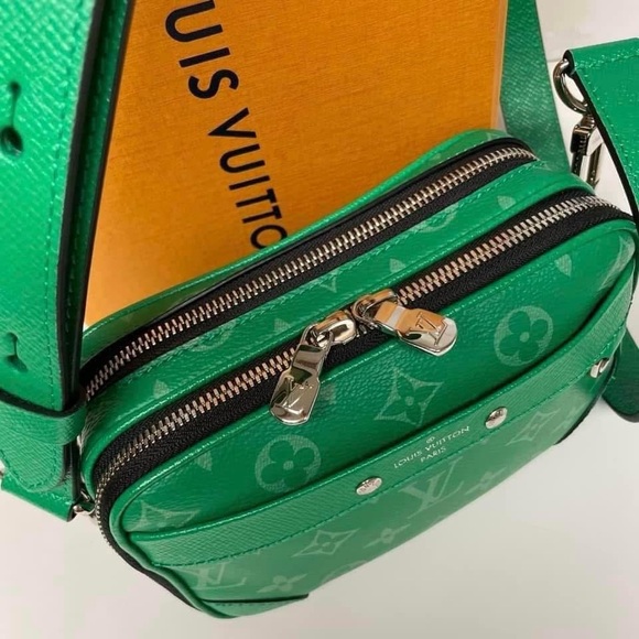 Louis Vuitton Authentic Alpha Wearable Wallet Bag in
Taigarama (Unisex) - Picture 2 of 16